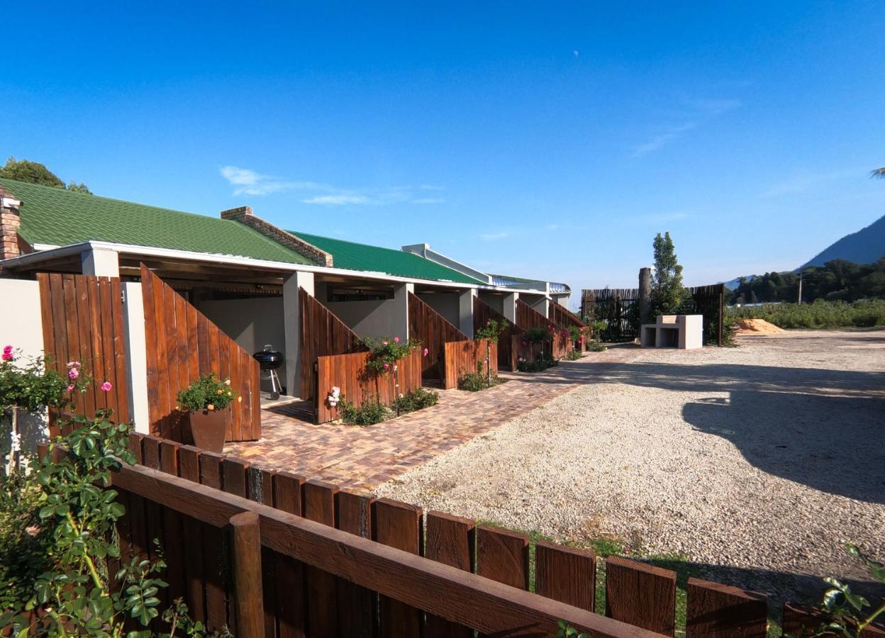 Mountain Breeze Log Cabins สตอร์มริเวอร์ ภายนอก รูปภาพ